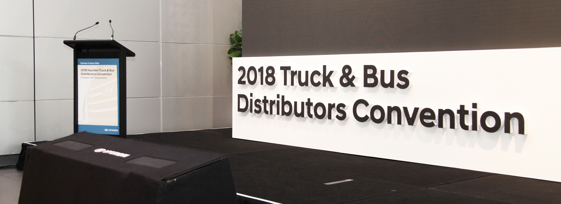 اتفاقية موزعي العلامة التجارية Hyundai Truck & Bus  2018 Slider Image1