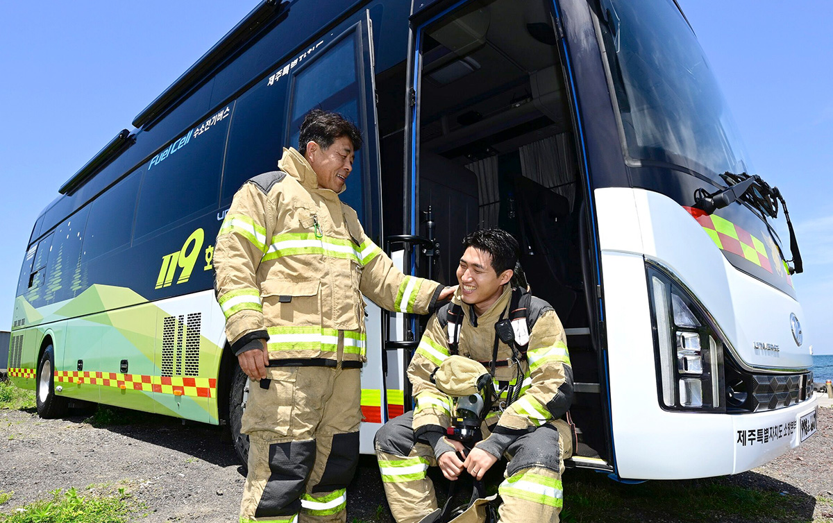 Hyundai Motor Group Donates Hydrogen Fuel Cell Support Bus for Firefighters’ Recovery in the Line of Duty