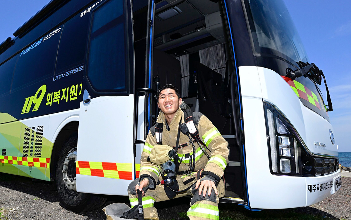 Hyundai Motor Group Donates Hydrogen Fuel Cell Support Bus for Firefighters’ Recovery in the Line of Duty